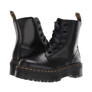 Dr. Martens Molly 6 Eye Boots